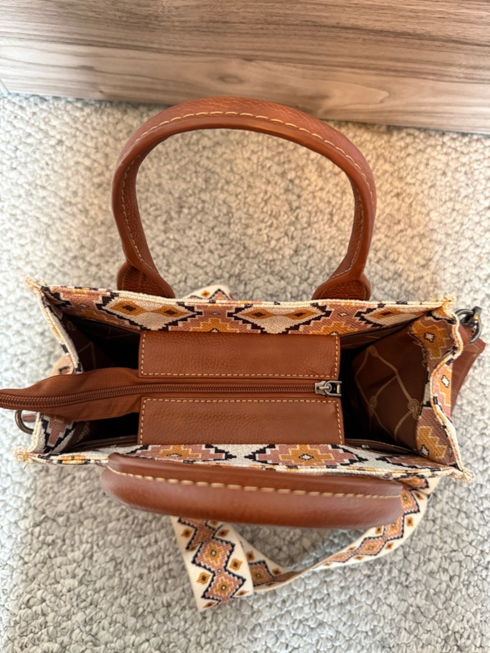 Wrangler Cream & Tan Embroidered Crossbody Tote with Patterned Strap - Picture 8 of 8